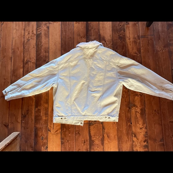 Vintage Authentic Levi’s Sherpa-Lined Bleached Jean Jacket - Picture 11 of 12